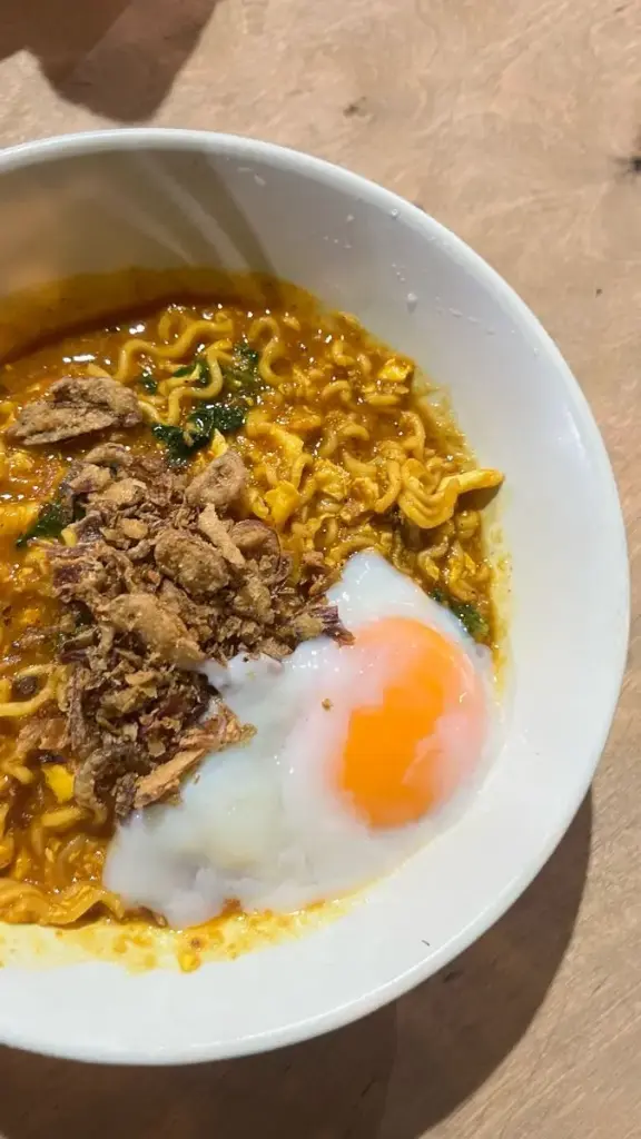 F7. Mie Bangladesa Ayam Crispy