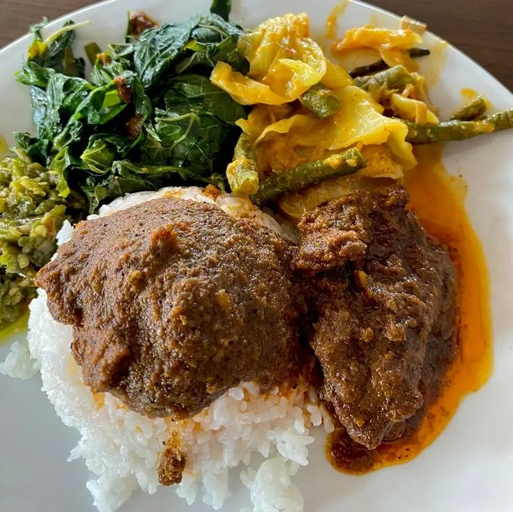 Z1. Nasi Padang Lauk Rendang Daging 