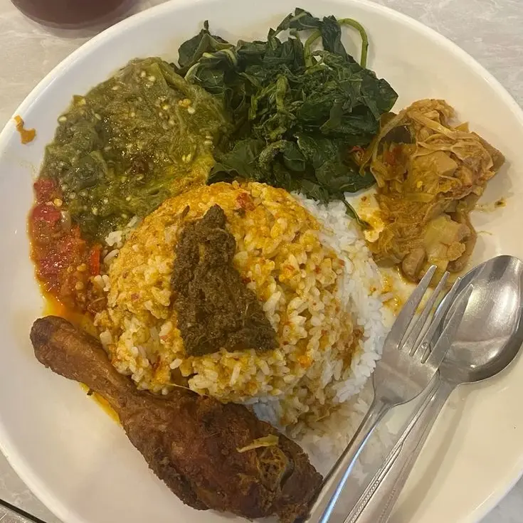 Z1. Nasi Padang Lauk Ayam Goreng 