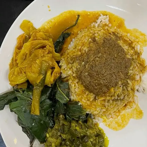 Z1. Nasi Padang Lauk Ayam Gulai 