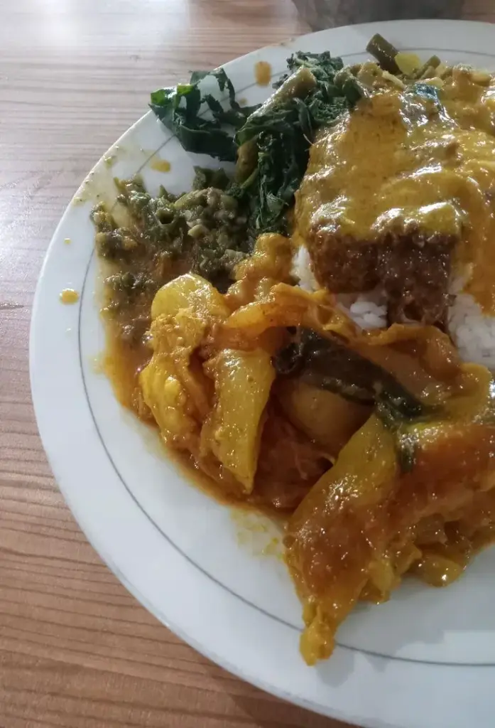 Z1. Nasi Padang Lauk Kikil 